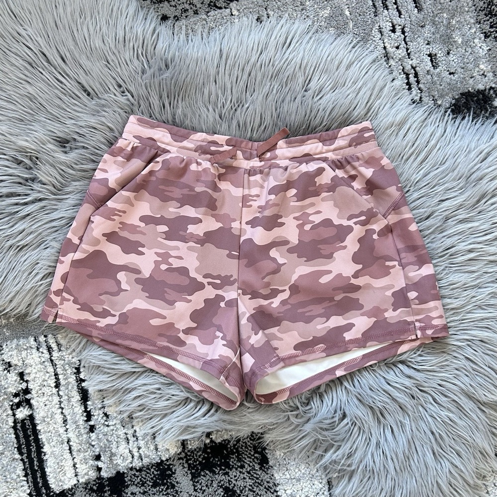 Runway Women's Pink Camouflage‎ Athletic Shorts Size XL 16-18